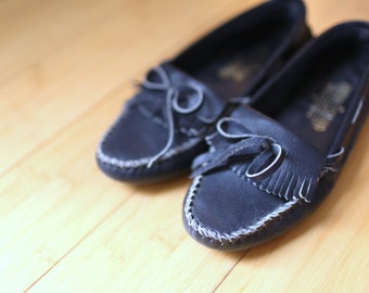 vintage minnetonka navy blue leather moccasins loafers womens 6 1/2