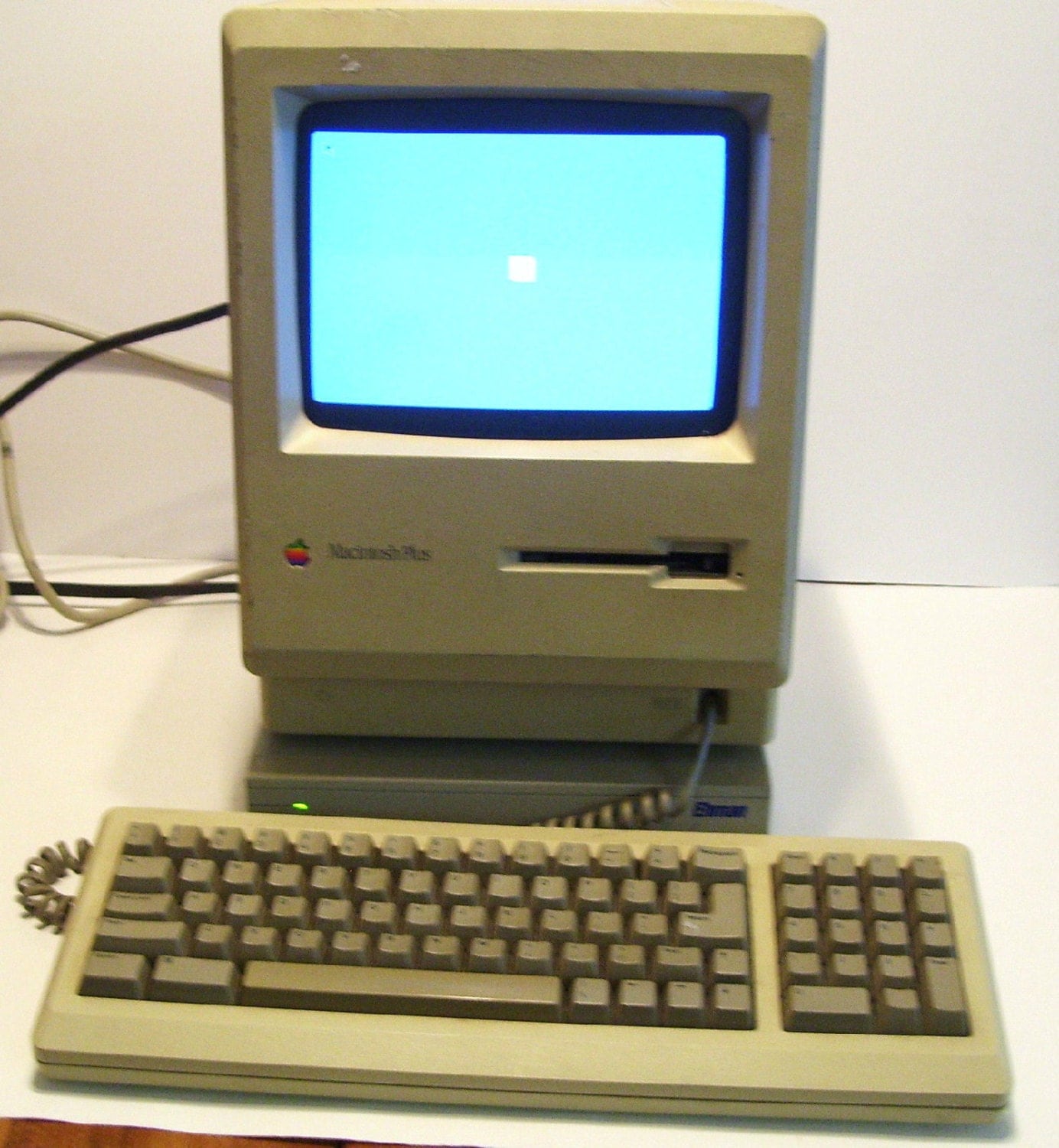 1986 Apple MacIntosh Plus Computer with Keyboard , External Hard Drive