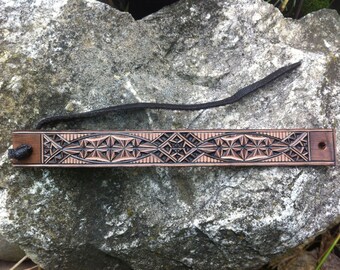 Slim carved leather bracelet