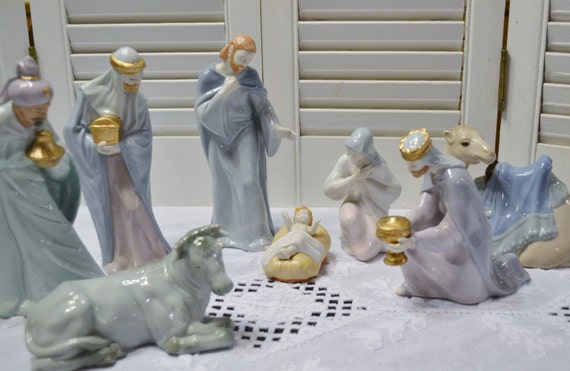 Vintage Avon Bethlehem Nativity Collection Tom Obrien 8 pieces