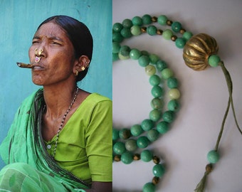 Handgemaakte mala (Boeddhistische meditatie ketting of gebedssnoer) van 108 gefacetteerde kralen groen gras Agaat