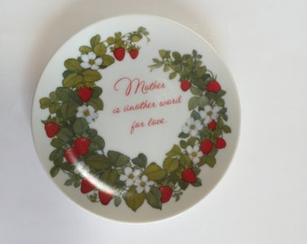CERAMIC PLATE for MOM, plate with strawberries, Mother's Day gift, Mother's Day plate, decorative ceramic plate,Gibson plate,Mother and Love
