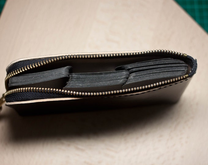 Hand-Dyed Hermann Oak Leather Zip Wallet/Men's Leather Wallet/Small leather wallet/Zip wallet/Leather Card holder/Men's Leather Wallet