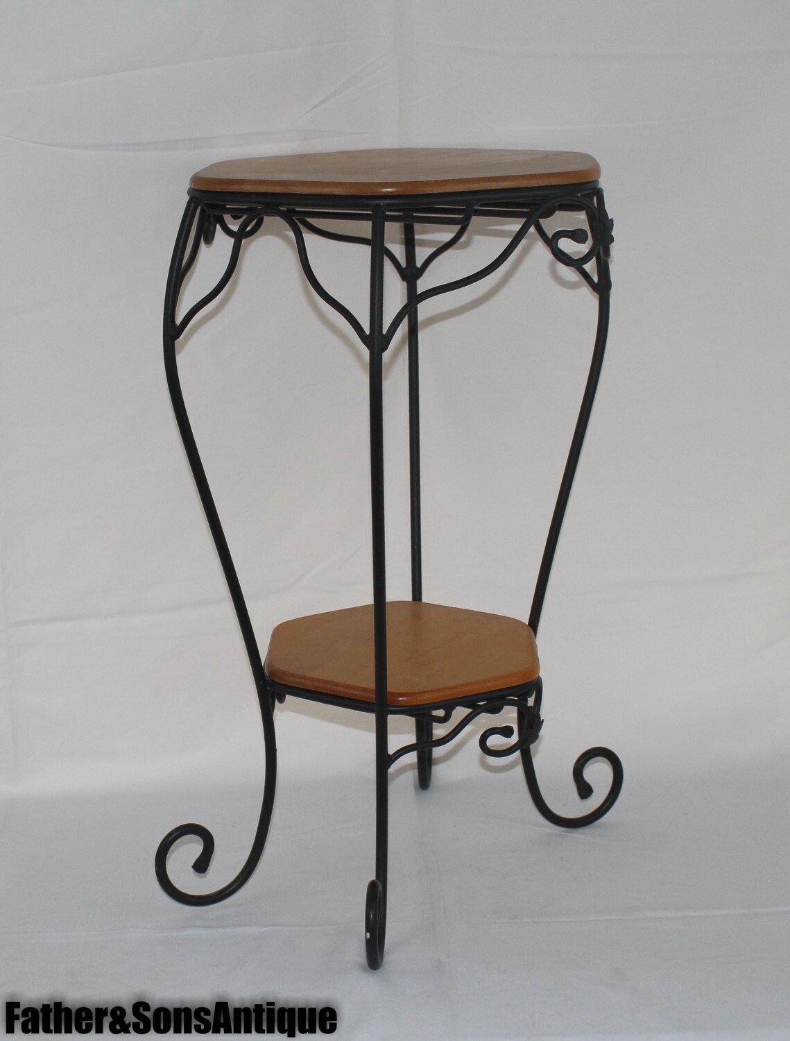 Longaberger metal stand Wkcn