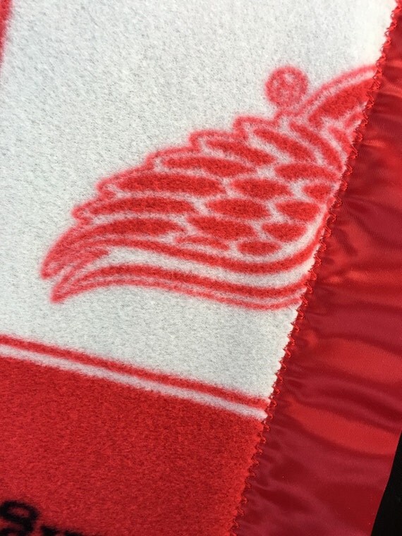 Detroit Red Wings Fleece Blanket with Red Satin Binding