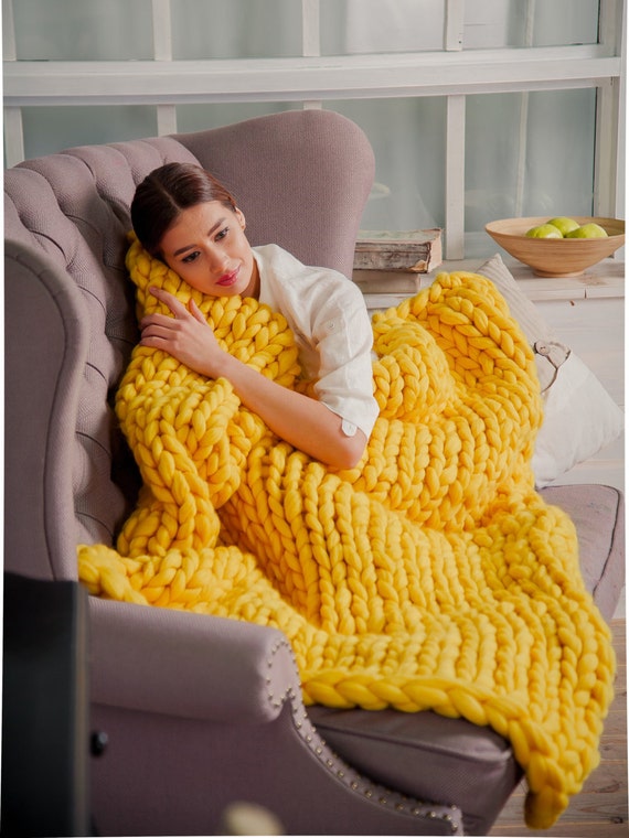 Knitted super chunky blanket. Giant knit throw. by Millsyarn