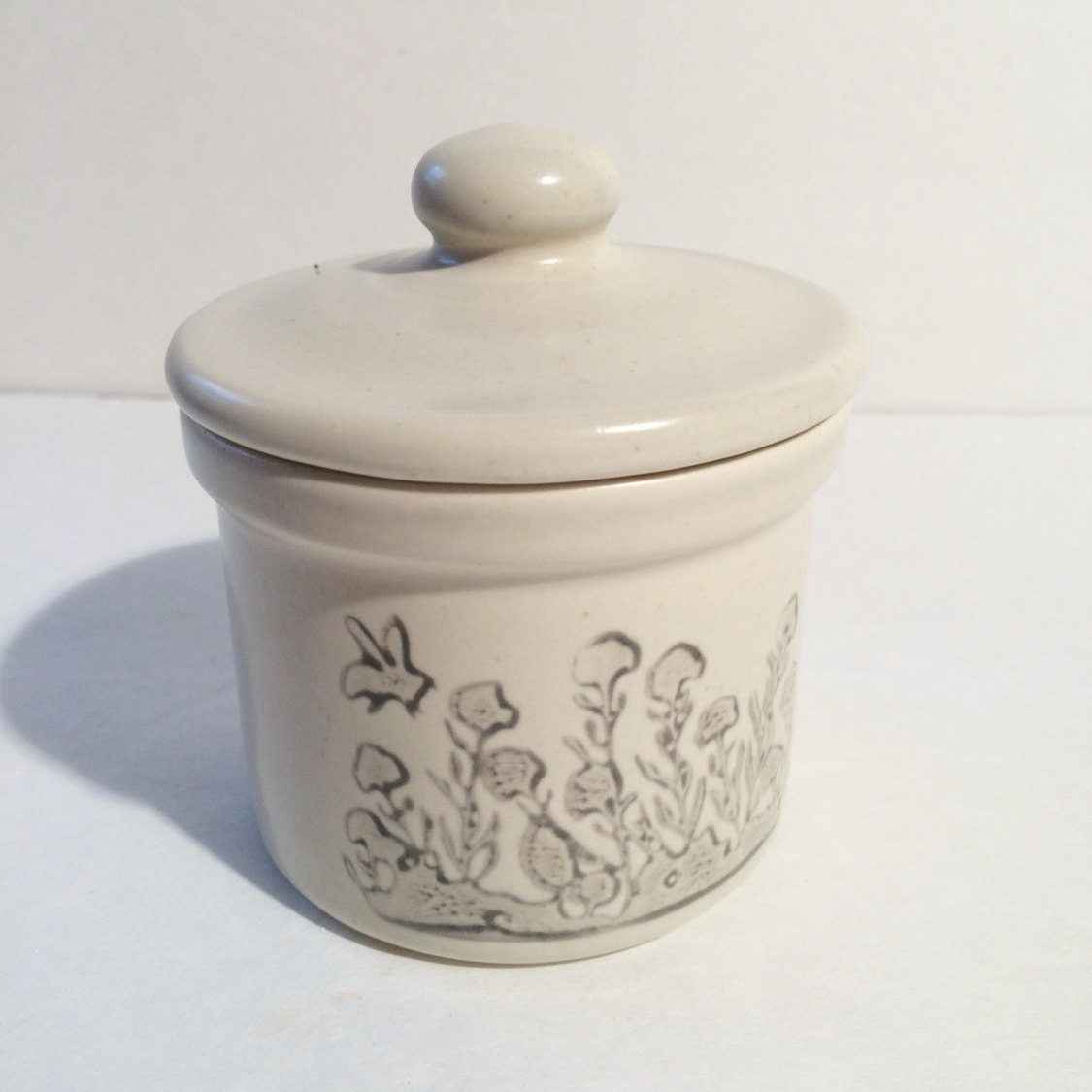 Vintage Pfaltzgraff Crock with lid Small Crock Bee and