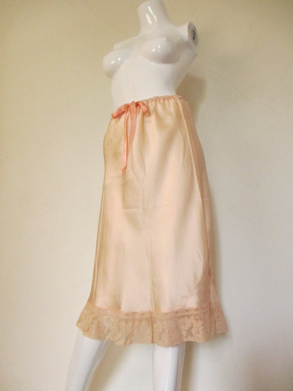 1930s Vintage Pale Pink Rayon Silk Satin Lace slip skirt med.