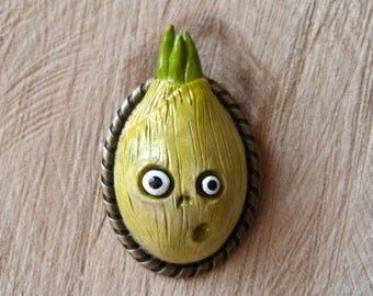 Oval Vegetable Brooch - Funny Halloween Jewelry - Polymer Clay Onion Brooch - Spooky Vegetable Pin - Funny Veggie Brooch - Spooky Onion Pin