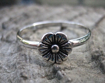 Cute Vintage 925 Sterling Silver Flower Stacking Ring
