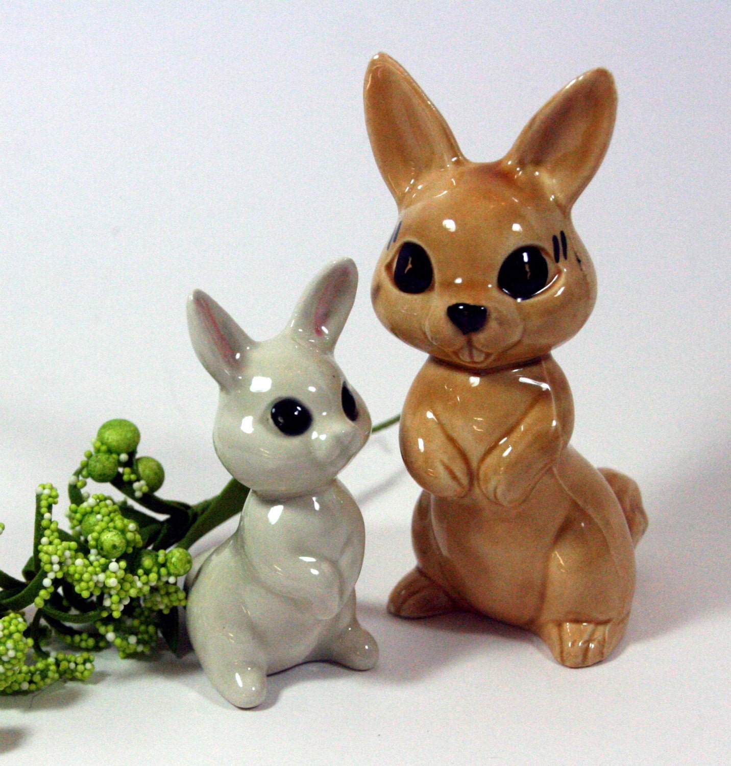 Pair of cute bunny rabbit figurinesglossy