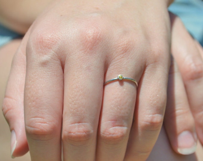 Tiny Peridot Ring, Peridot Stacking Ring, White Gold Peridot Ring, Peridot Mothers Ring, August Birthstone, Dainty Gold Peridot, Solid Gold