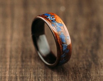 Mango bentwood ring, mango wood ring lined with makassar ebony and lapis lazuli stone inlay