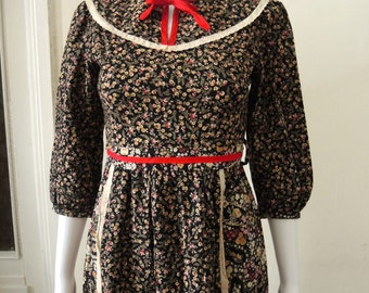 Vintage 70s Prairie Ditsy Floral Dress