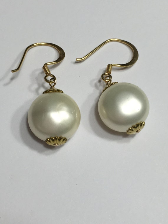 14k Gold filled Shell Pearl Earrings by MardeJoias on Etsy