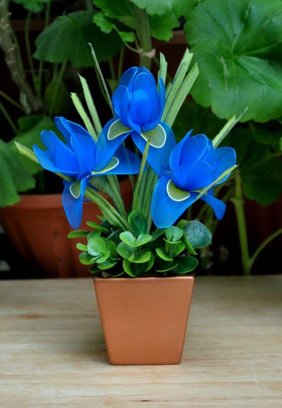 iris vase handmade blue Dutch iris by DennysKraftKorner on Etsy