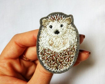 Embroidery hedgehog brooch | Woodland animal brooch | Cute autumn gift | Hand embroidery woodland brooch hedgehog | Cute hedgehog jewelry