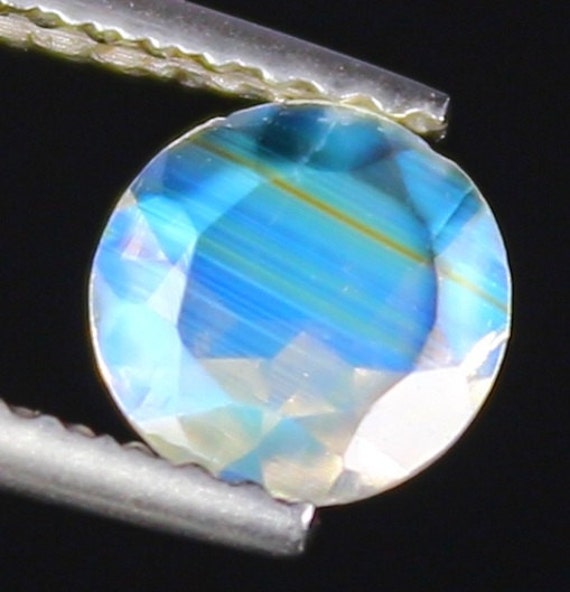 Moonstone Gem Quality. Natural Adularia Gemstone 0.50 carat. Luna stone