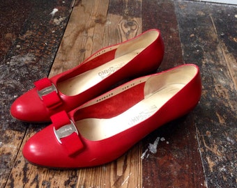 Red Salvatore Ferragamo Vara pumps shoes 10C