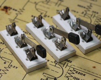 1 Vintage Miniature Porcelain Radio Knife Switch
