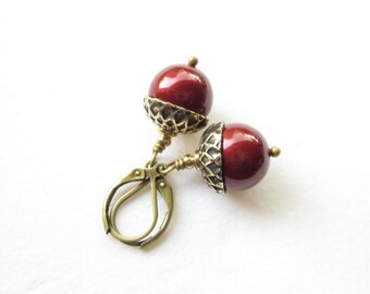 Ohrhänger,earrings,Ohrringe,Pearl Acorn Earrings,woodland accessoire,pearl earrings,pearl drop earrings,bordeaux earrings