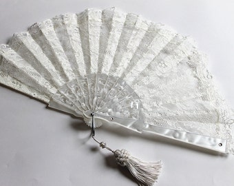 Off white Lace fan, Wedding fan Bridal fan Ivory bride hand fan Folding Spanish fan Mother of the bride gift Bouquet alternative Photo Booth
