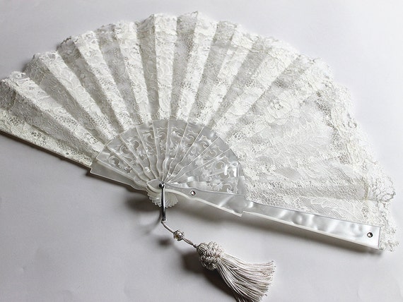 Off white Lace fan Wedding fan Bridal fan Ivory bride hand