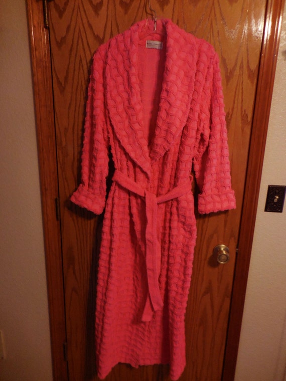 Vintage Hot PINK Chenille ROBE Mark Travers Hot Pink