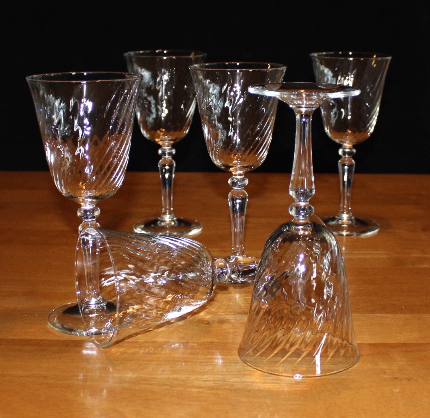 Beautiful Vintage Set of 6 Optic Swirl Wine Glasses