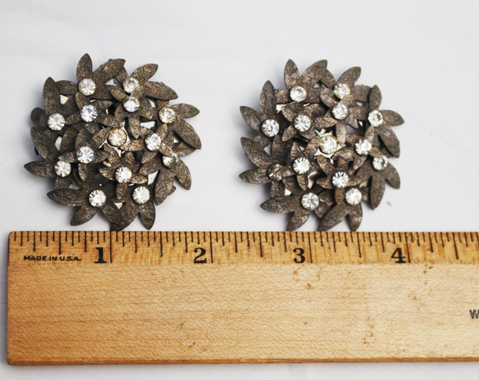 Grey Metal Flower earrings - stamped gun metal - Clip on earrings - Rhinestone - large floral earring