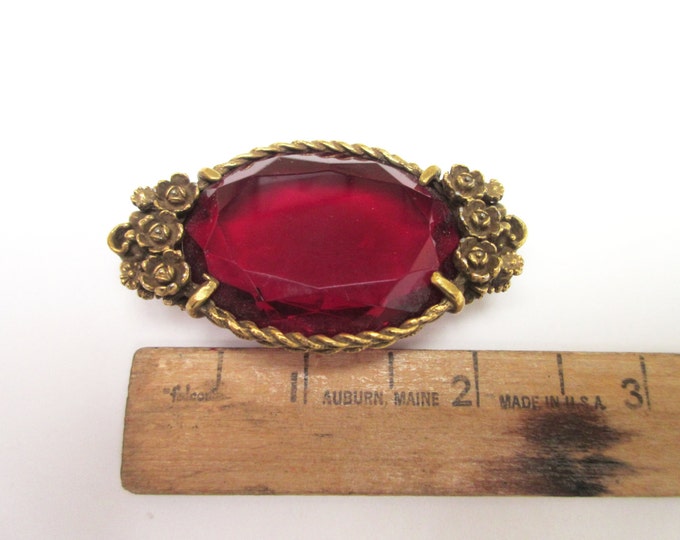 Ruby Red Glass Brooch - gold floral setting - bar pin