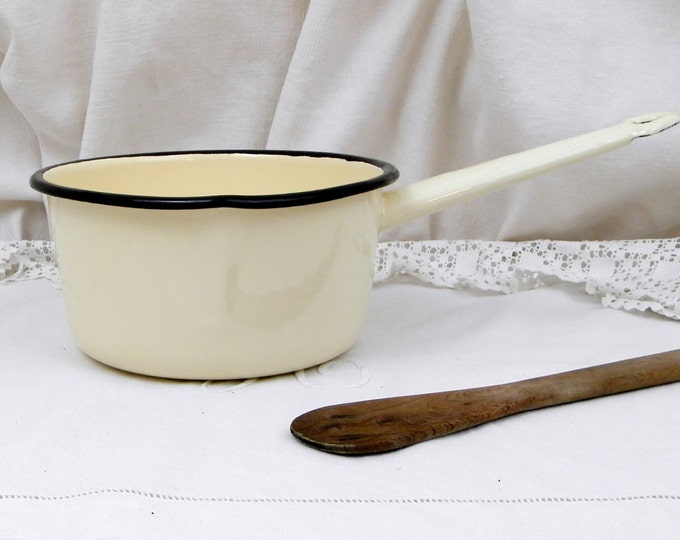 Vintage French Simple Medium Sized Pale Beige Enamelware Sauce Pan / Cooking Pan / Pot, French Country Decor, Retro Cooking, 1960s, Kitchen