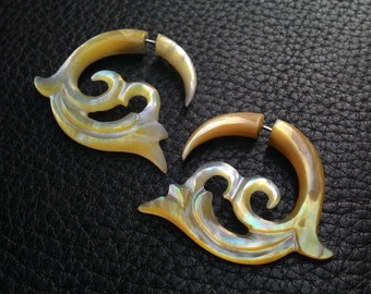 Fake Gauge Earring Tribal Leaves Natural Yellow MOP Shell - Fake Ear Piercing (BLD-EFGS002)