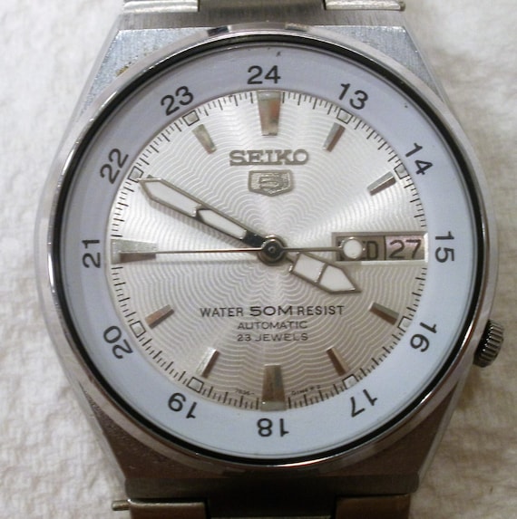 Vintage Seiko 5 Wrist Watch Wristwatch / Automatic / 23 Jewel