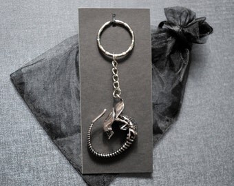 Alien movie Xenomorph keychain / keyring – Nostromo chest burster / face hugger – HR Giger Alien – Ripley cosplay prop – jewelry / jewellery