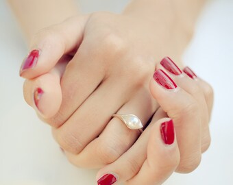 Calla Lily Pearl Ring