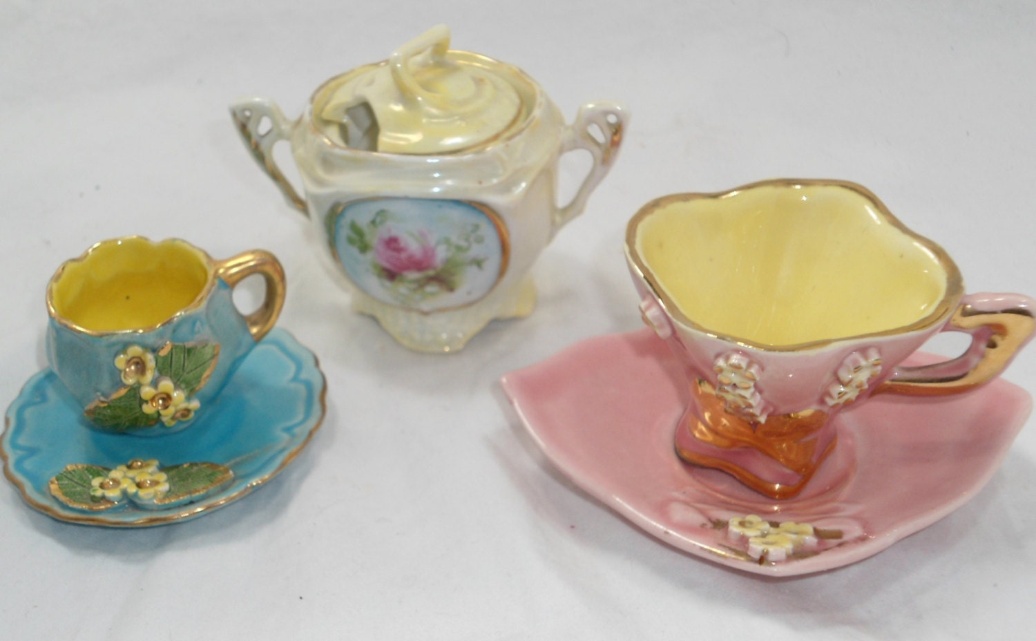vintage miniature tea cups and saucers