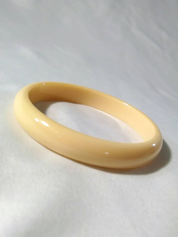 Vintage Butter Yellow Bakelite Bangle Catalin Bracelet