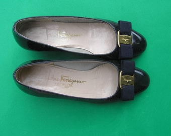 Ferragamo Vara Bow Flats FREEE SHIPPING/Salvatore Ferragamo Sz 5andahalfCNavyPatent Flats/Ferragamo Vara Bow Navy Flats/Ferragamo Navy Flats