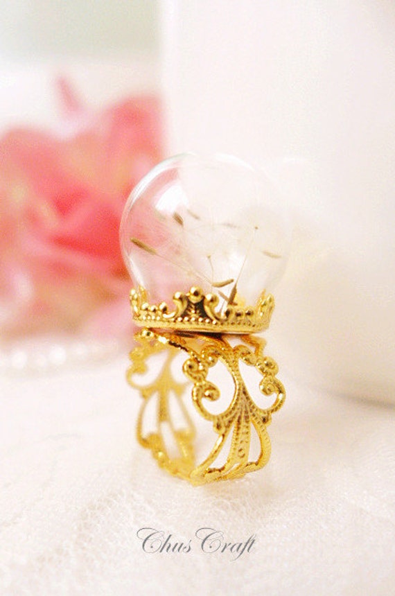 Victorian Ring Dandelion Ring Glass Globe Ring by ChusCraft