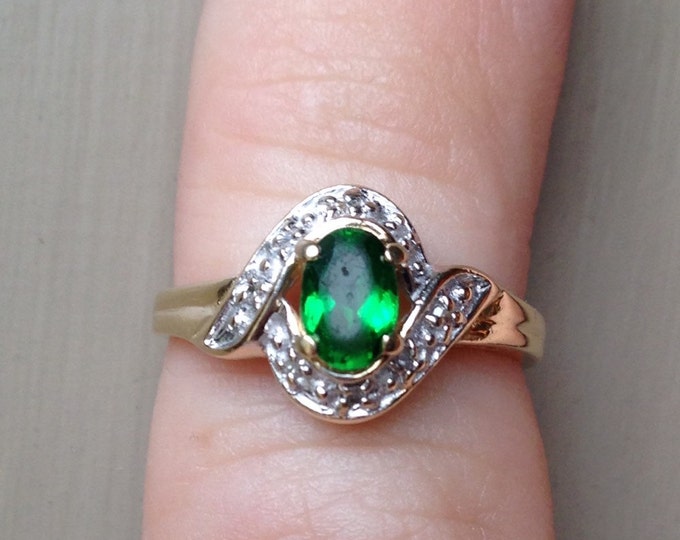 Storewide 25% Off SALE Vintage 10k Gold Faceted Emerald Green Designer Cocktail Ring Featuring Elegant Rosette Crown With Timeless Design Ac