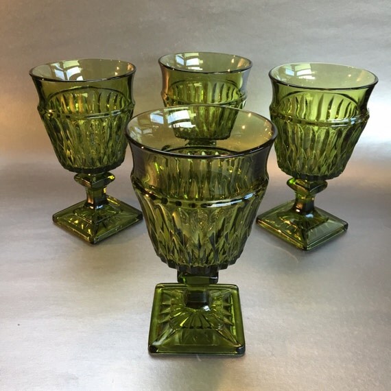 Set Of 4 Emerald Green Vintage Depression Glass Goblets 4058