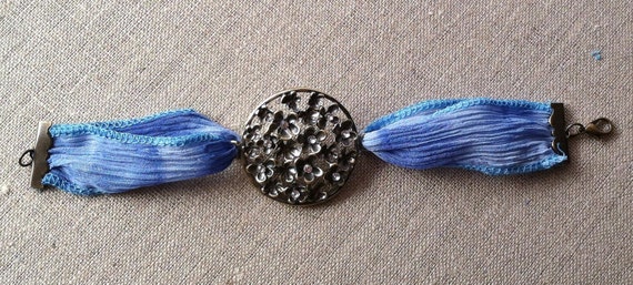 Antique Brass Daisy Bouquet Blue Ty-Dyed Ribbon Bracelet