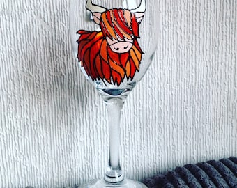 1 Highland Cow Glass / Hand Painted / Wine Glass / Unique / Personalised / Scottish Wildlife / Gift Idea / Glassware / Glass Art