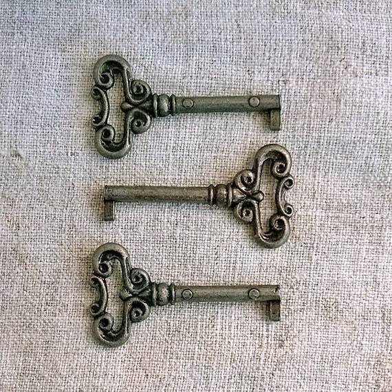 Wardrobe keys Vintage happiness key Retro beautiful key Old