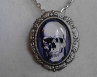 The Classic Goth Skull necklace/brooch