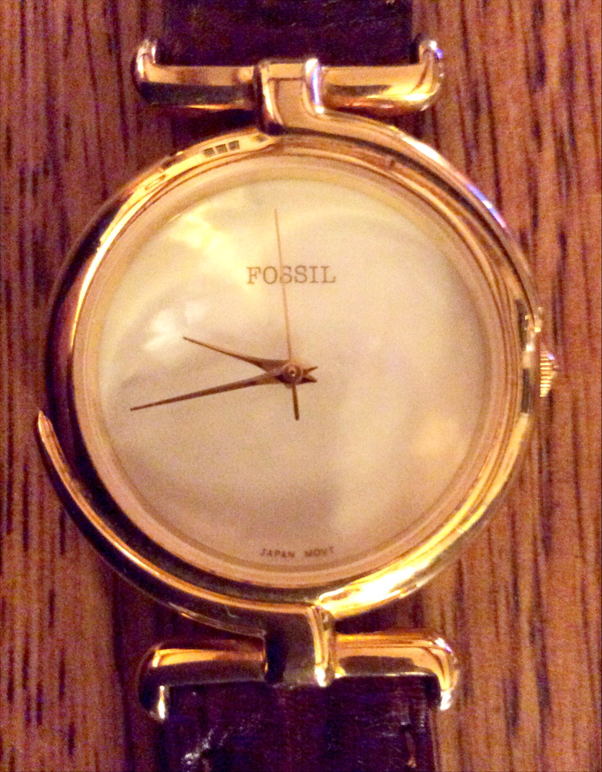 Ladies Vintage Fossil Watch with White Irredescent dial