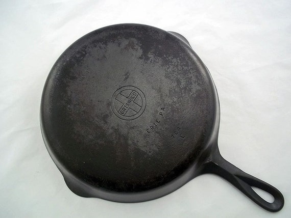 Vintage Griswold Skillet 9