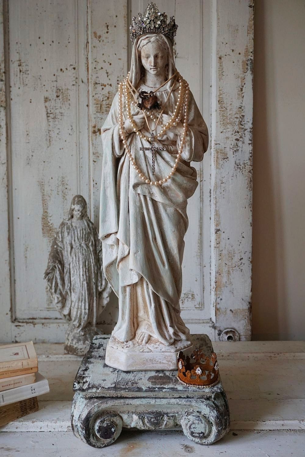 mini virgin mary statue