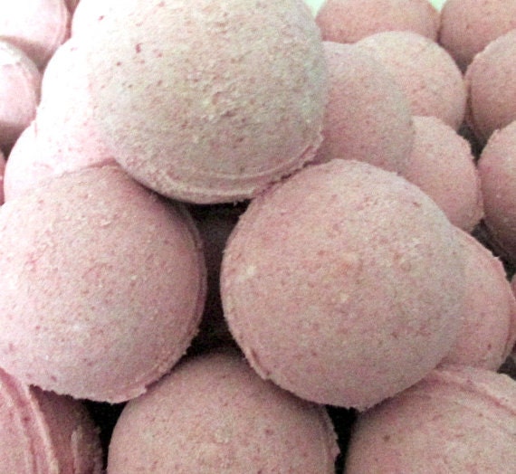 1 large Rose Scented Bath Bomb/Melt by WhimseyArtistry on Etsy